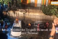 2 Mobil Terjebur ke Irigasi Palmerah Akibat Sopir Tersesat