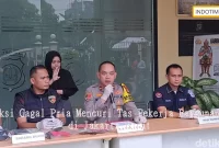 Aksi Gagal Pria Mencuri Tas Pekerja Bangunan di Jakarta Barat