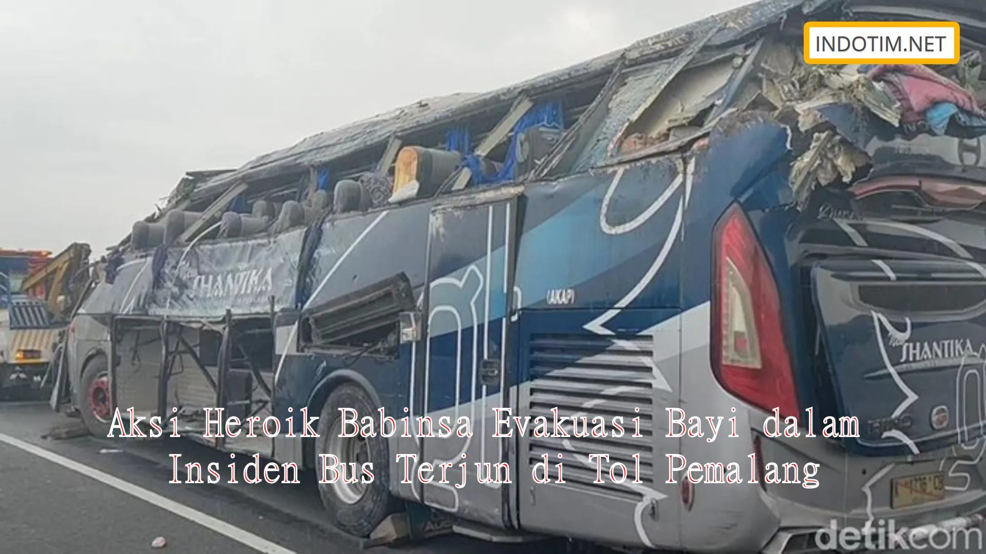 Aksi Heroik Babinsa Evakuasi Bayi dalam Insiden Bus Terjun di Tol Pemalang