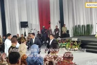 Anies-Cak Imin dan Prabowo-Gibran Saling Jabat Tangan di Acara KPK