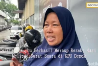 Cerita Ibu-ibu Berhasil Meraup Rezeki dari Melipat Surat Suara di KPU Depok