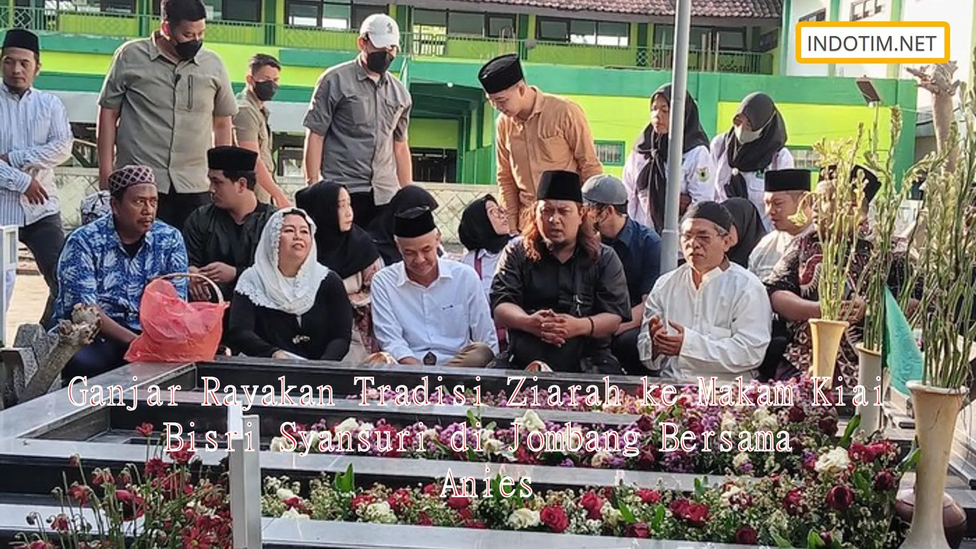 Ganjar Rayakan Tradisi Ziarah ke Makam Kiai Bisri Syansuri di Jombang Bersama Anies