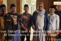 Gibran Zukhruf Ziarah ke Makam Mustasyar PBNU KH Dimyati Rois di Kendal Jawa Tengah