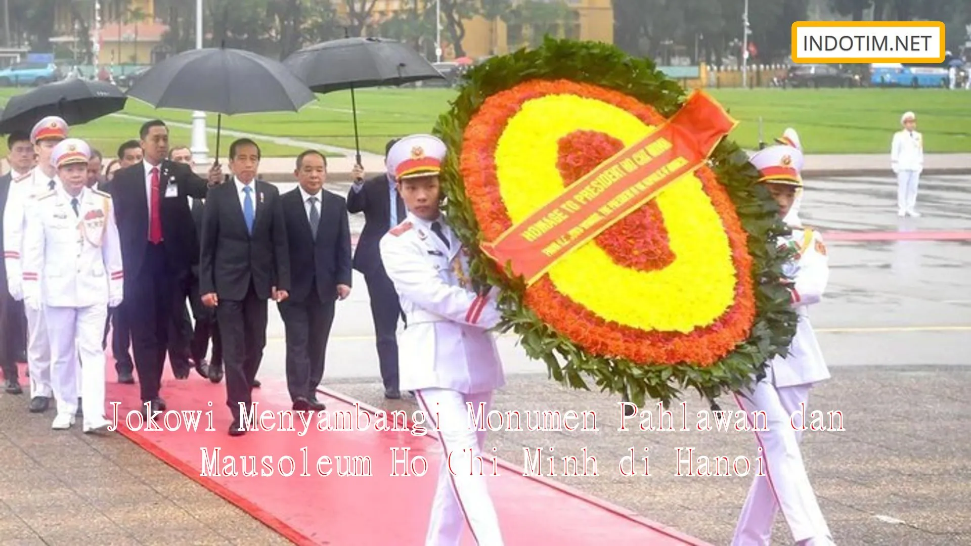 Jokowi Menyambangi Monumen Pahlawan dan Mausoleum Ho Chi Minh di Hanoi