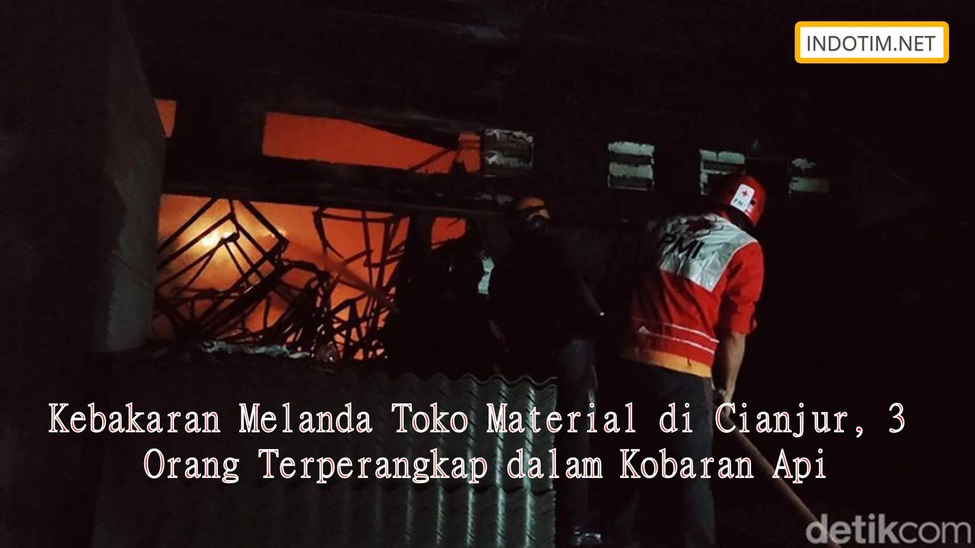 Kebakaran Melanda Toko Material di Cianjur, 3 Orang Terperangkap dalam Kobaran Api