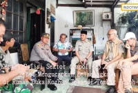 Kepala Polisi Sektor (Kapolsek) dan Camat Tebet Mengucapkan Belasungkawa di Rumah Duka Korban Tragedi Tembok Roboh