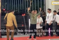 Mahfud Tampil Beda dengan Baju Outdoornya di Debat Pilpres 2024