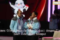 Momen Gibran Menarik saat Diskusi dengan Tim Saat Jeda Debat Keempat