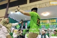 Momen Sandiaga Uno Berjoget Bersama Warga Lebak, Meriahkan Kampanye
