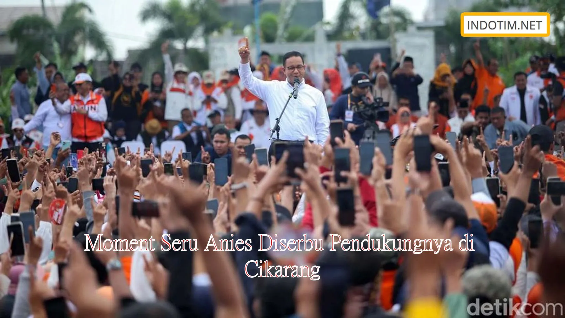 Moment Seru Anies Diserbu Pendukungnya di Cikarang