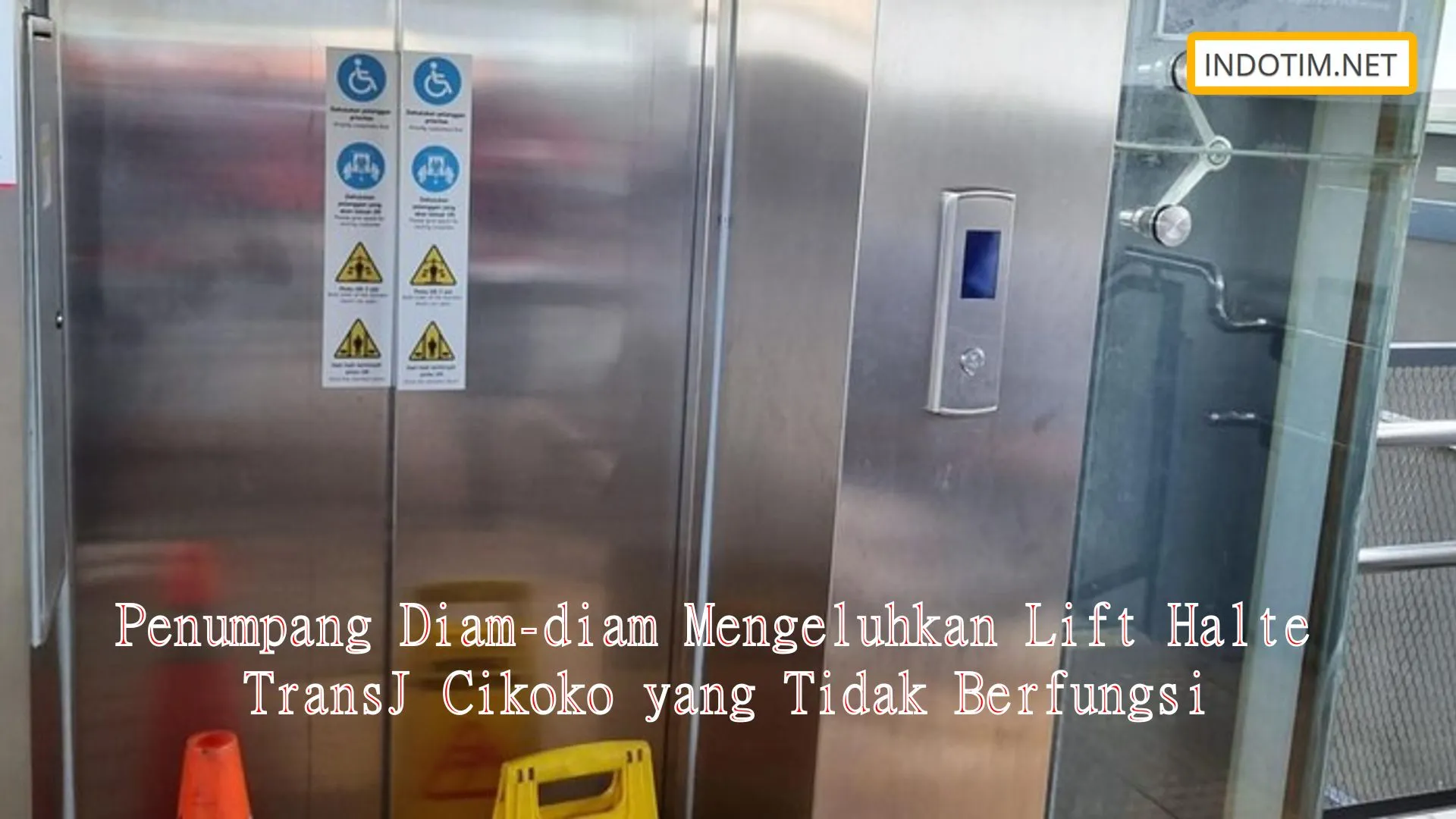 Penumpang Diam-diam Mengeluhkan Lift Halte TransJ Cikoko yang Tidak Berfungsi