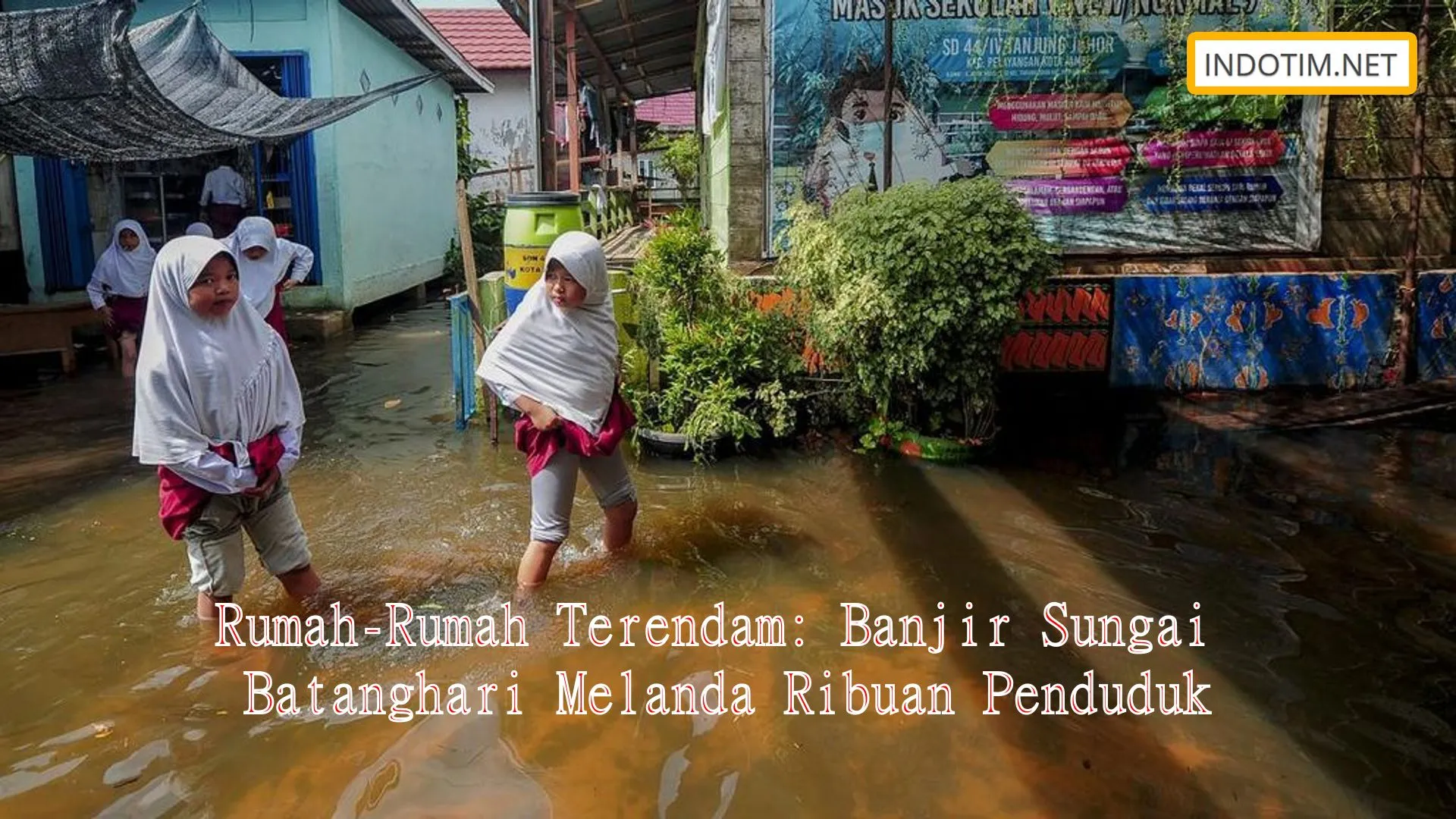 Rumah-Rumah Terendam: Banjir Sungai Batanghari Melanda Ribuan Penduduk