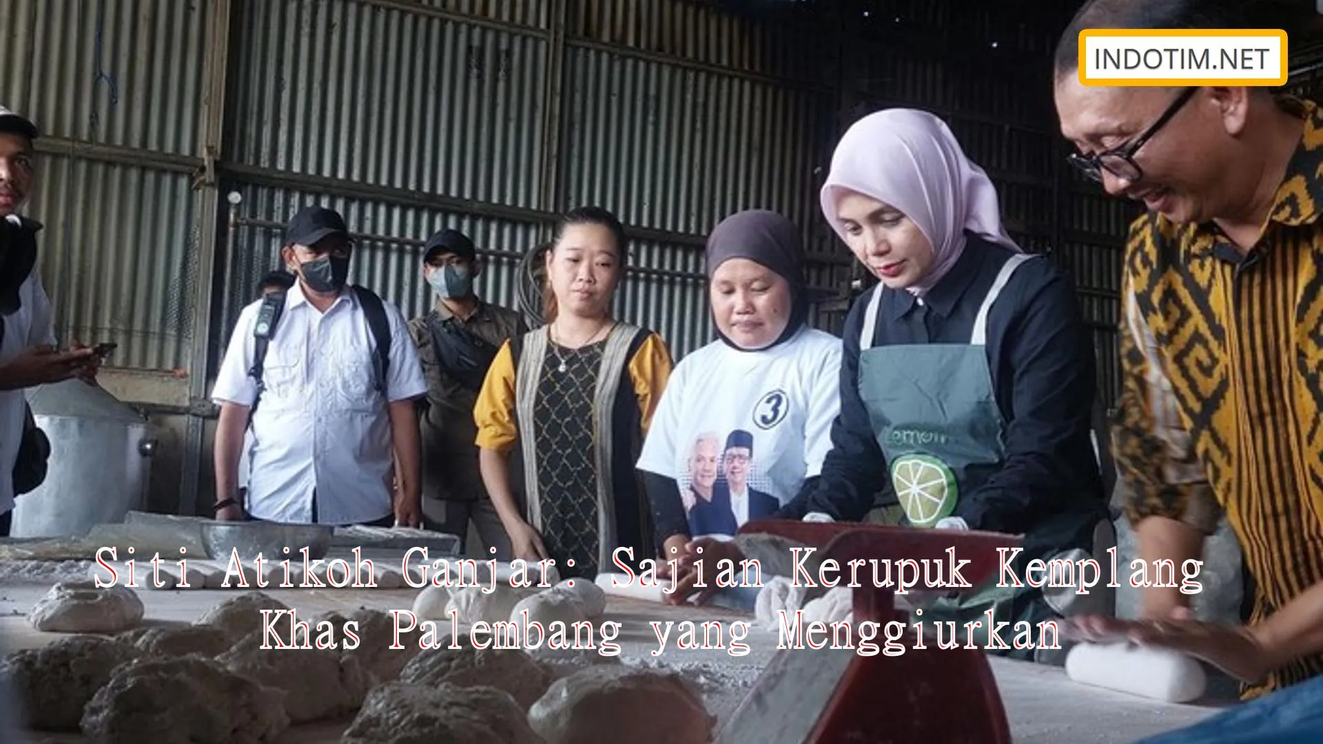 Siti Atikoh Ganjar: Sajian Kerupuk Kemplang Khas Palembang yang Menggiurkan