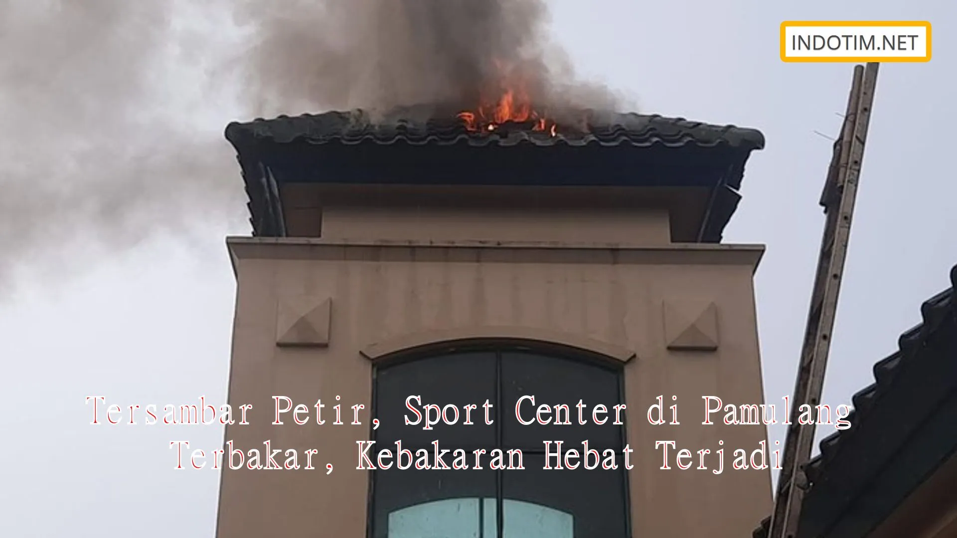 Tersambar Petir, Sport Center di Pamulang Terbakar, Kebakaran Hebat Terjadi