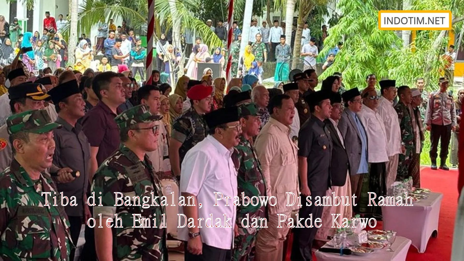 Tiba di Bangkalan, Prabowo Disambut Ramah oleh Emil Dardak dan Pakde Karwo