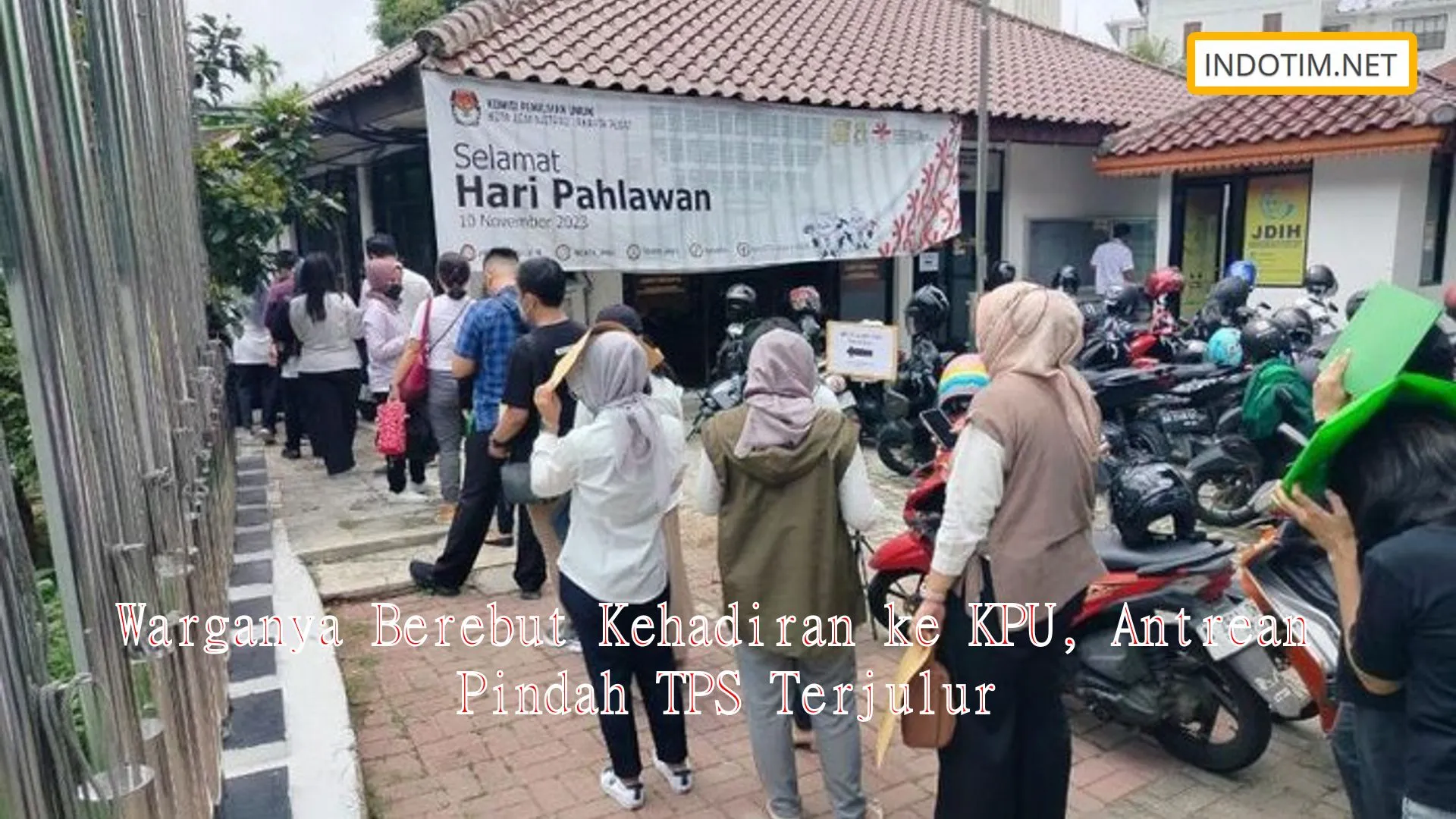 Warganya Berebut Kehadiran ke KPU, Antrean Pindah TPS Terjulur