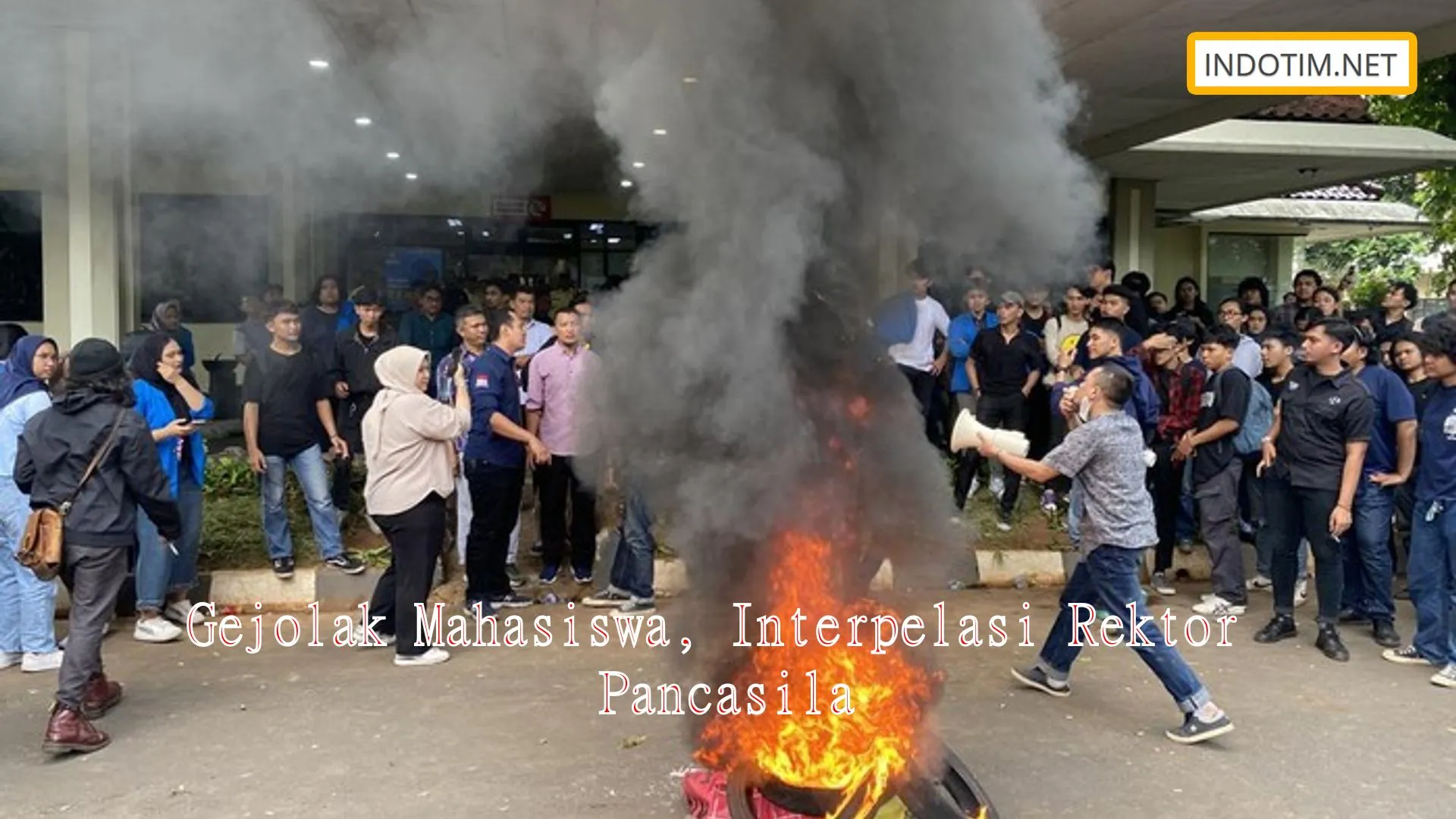 Gejolak Mahasiswa, Interpelasi Rektor Pancasila