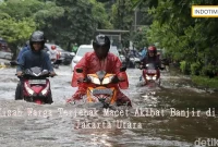 Kisah Warga Terjebak Macet Akibat Banjir di Jakarta Utara