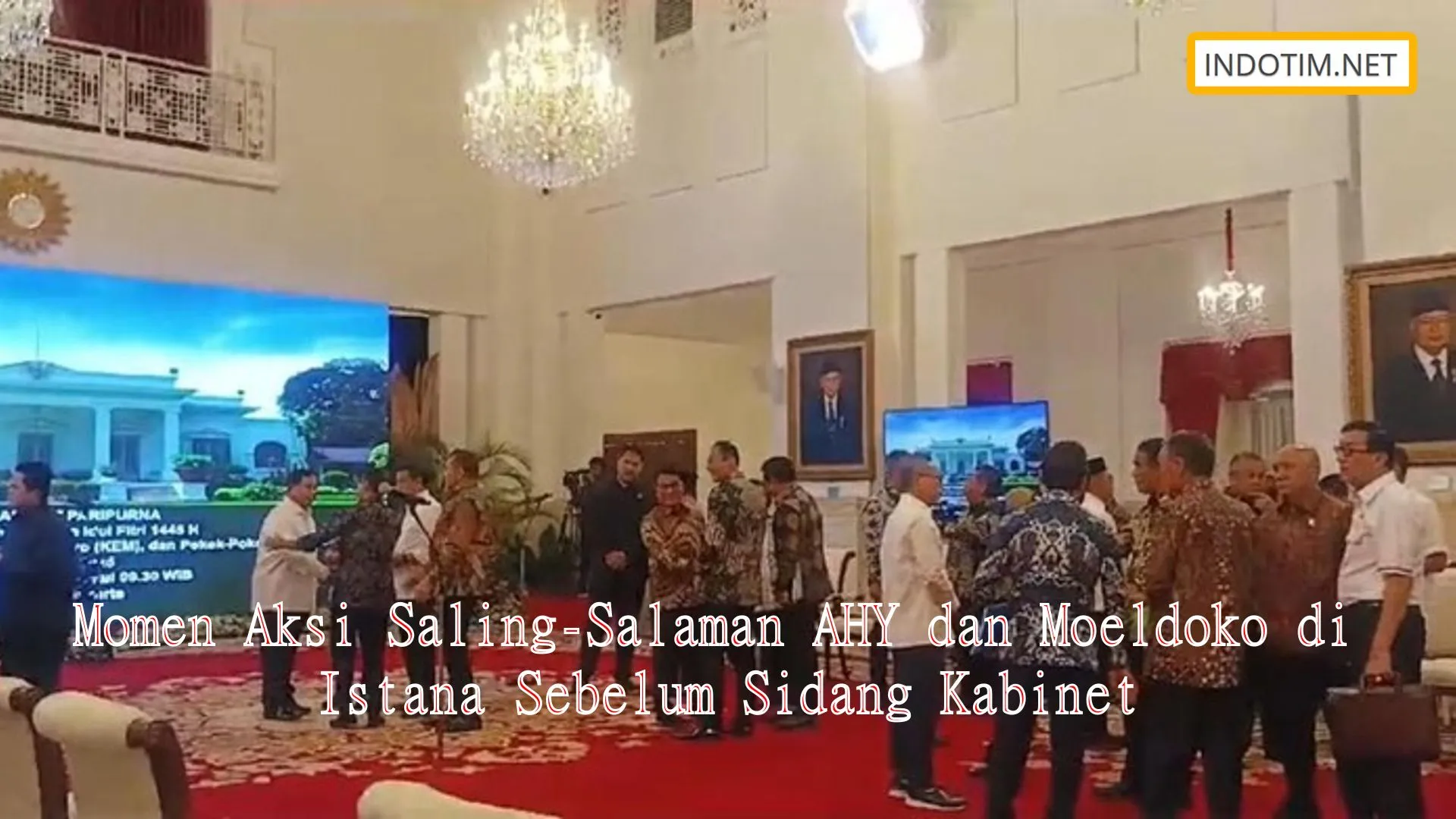 Momen Aksi Saling-Salaman AHY dan Moeldoko di Istana Sebelum Sidang Kabinet