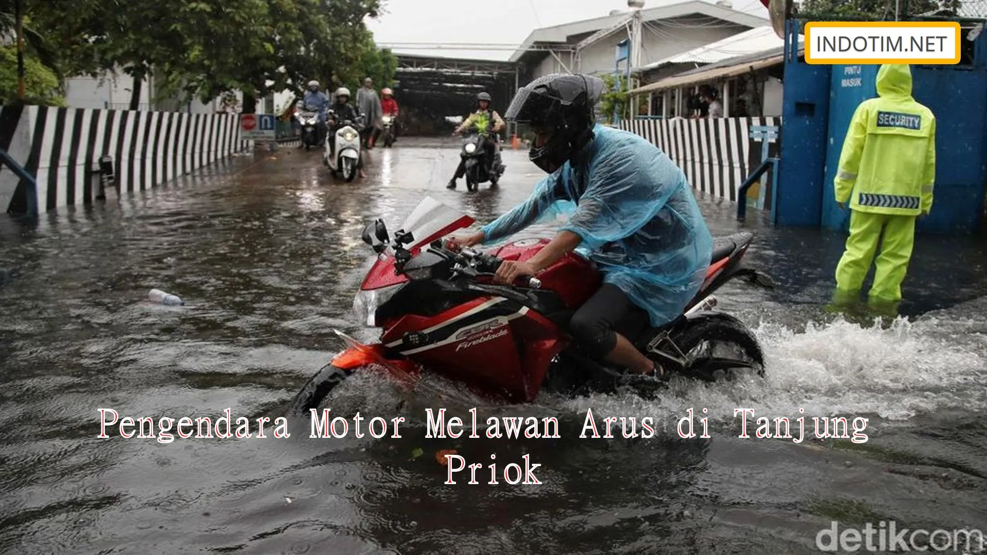 Pengendara Motor Melawan Arus di Tanjung Priok