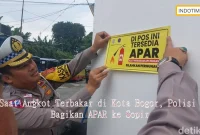 Saat Angkot Terbakar di Kota Bogor, Polisi Bagikan APAR ke Sopir