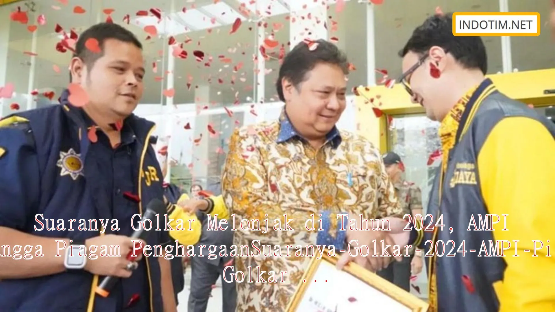 Suaranya Golkar Melonjak di Tahun 2024, AMPI Berikan Airlangga Piagam PenghargaanSuaranya-Golkar-2024-AMPI-PiagamSuaranya Golkar