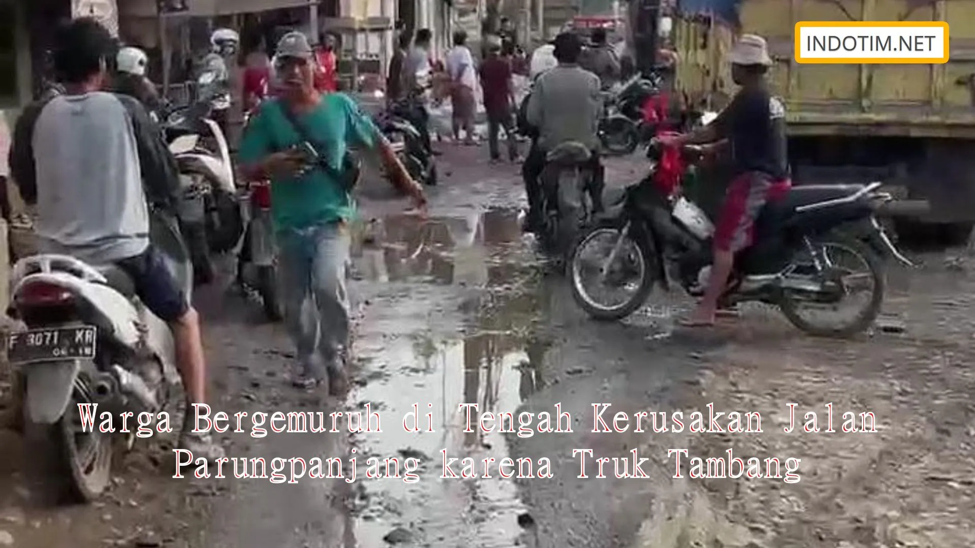 Warga Bergemuruh di Tengah Kerusakan Jalan Parungpanjang karena Truk Tambang