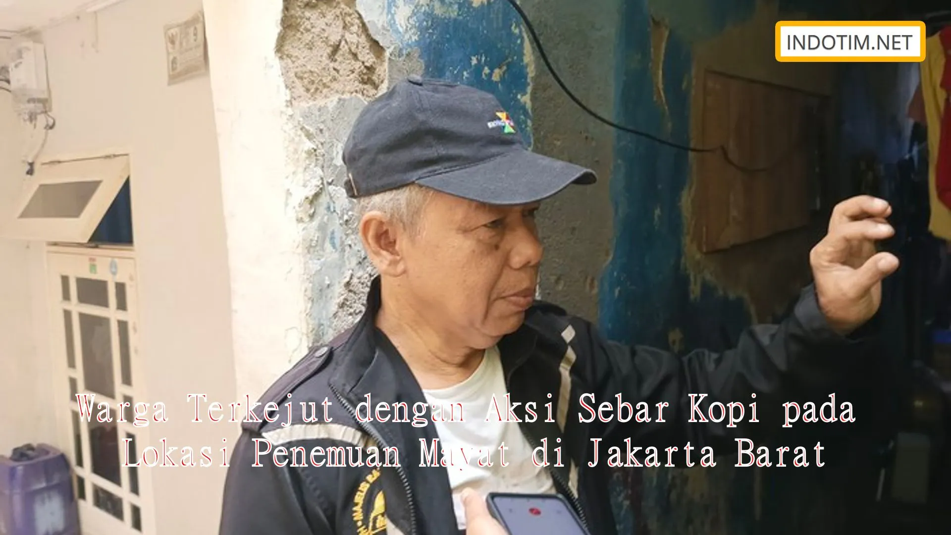 Warga Terkejut dengan Aksi Sebar Kopi pada Lokasi Penemuan Mayat di Jakarta Barat