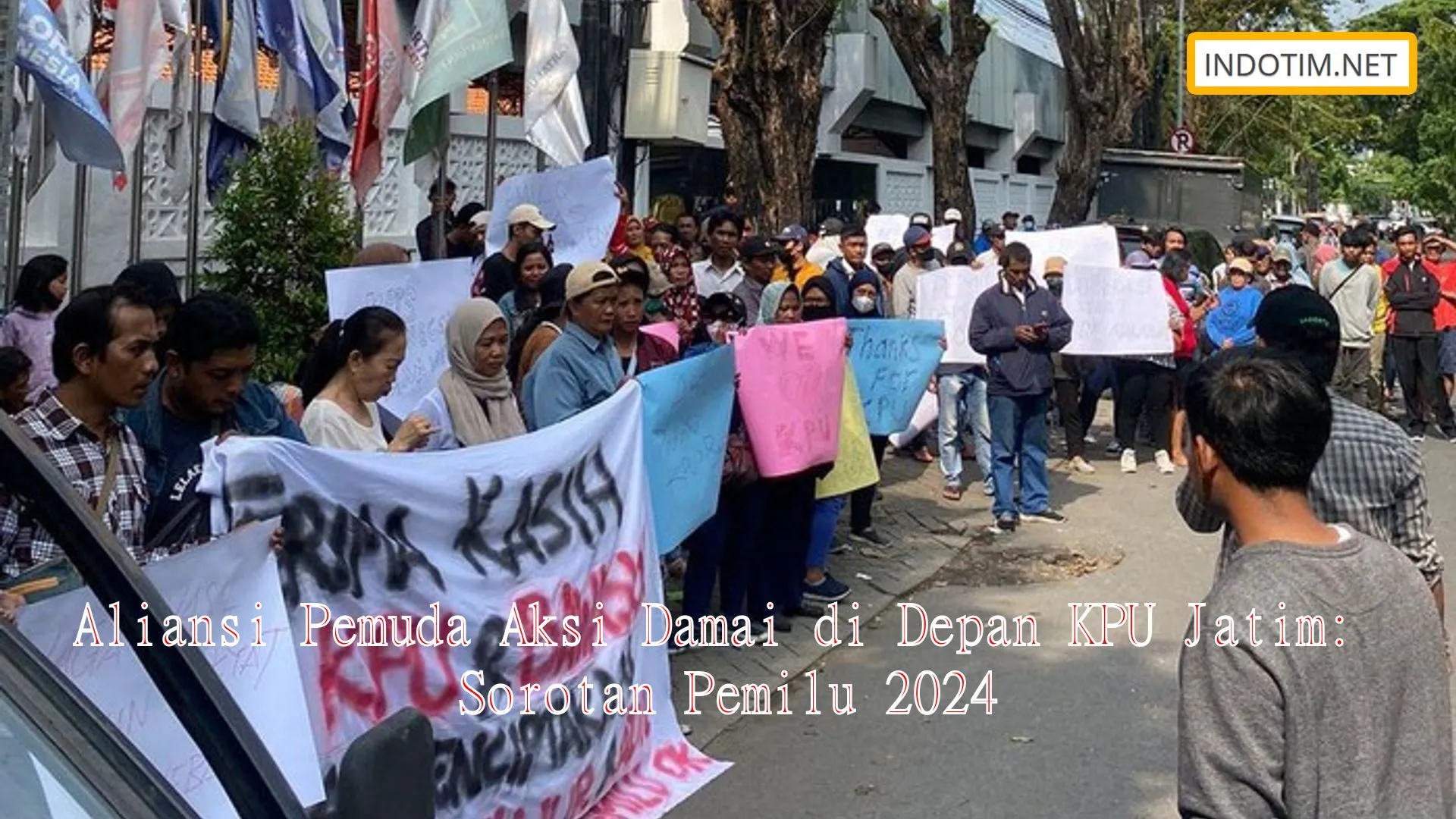 Aliansi Pemuda Aksi Damai di Depan KPU Jatim: Sorotan Pemilu 2024