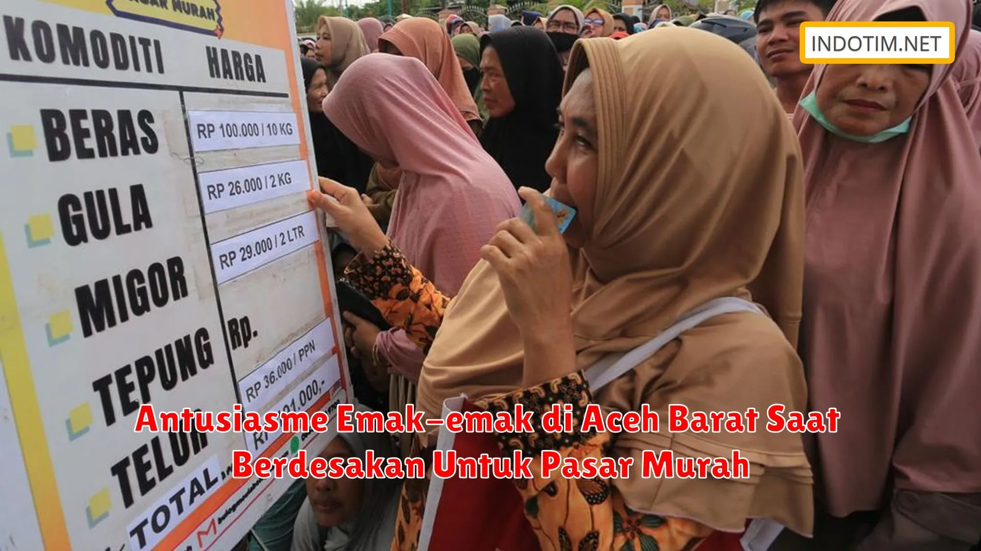 Antusiasme Emak-emak di Aceh Barat Saat Berdesakan Untuk Pasar Murah