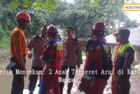 Detik Mencekam: 2 Anak Terseret Arus di Kali Mampang