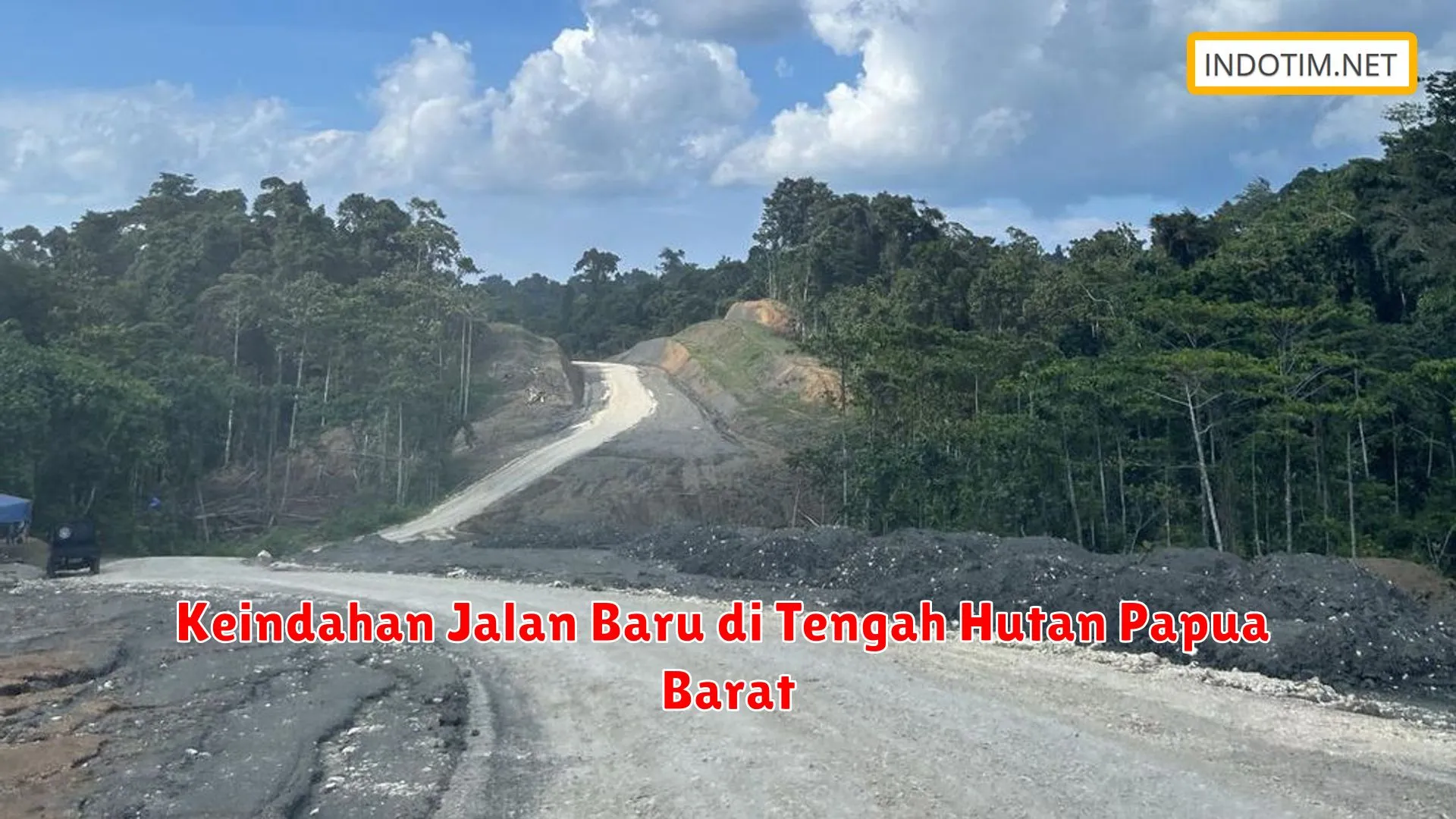 Keindahan Jalan Baru di Tengah Hutan Papua Barat