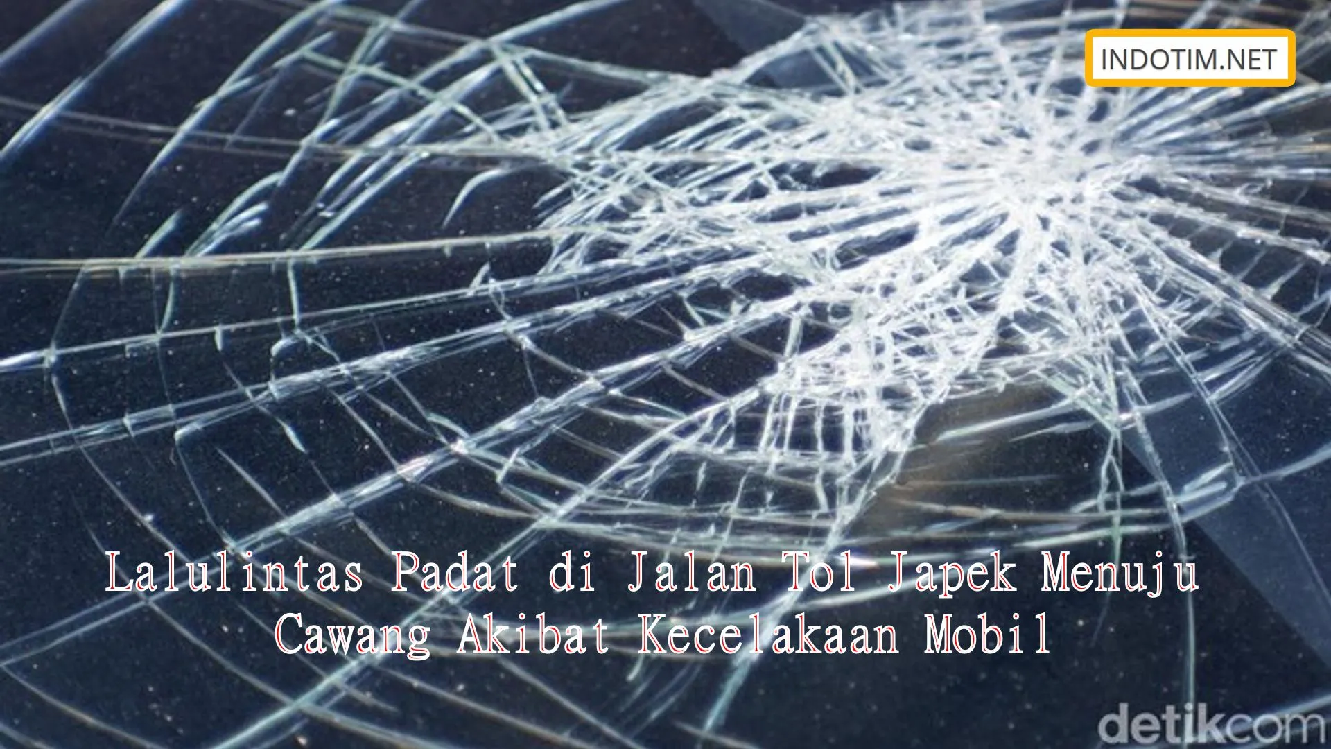 Lalulintas Padat di Jalan Tol Japek Menuju Cawang Akibat Kecelakaan Mobil