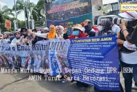 Massa Mulai Demo di Depan Gedung DPR, BEM AMIN Turut Serta Berorasi