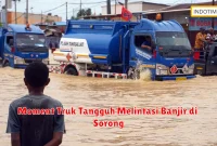 Moment Truk Tangguh Melintasi Banjir di Sorong