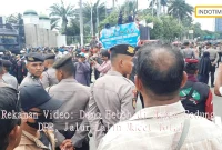 Rekaman Video: Demo Heboh di Depan Gedung DPR, Jalur Lalin Macet Total