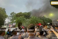 Terobos Barikade dan Bakar Ban: Kerusuhan di Depan Kantor KPU